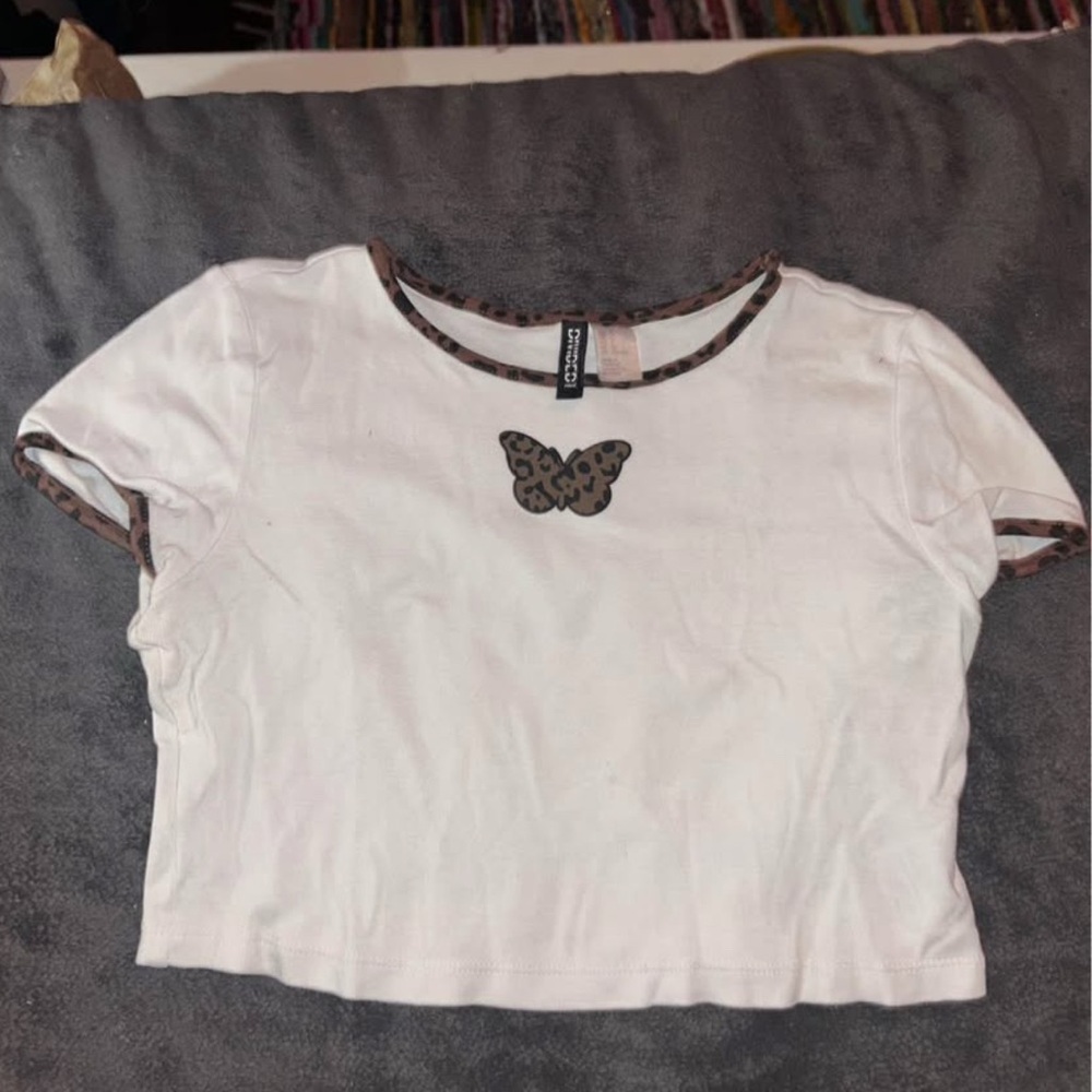 White Cropped Fitted Tee with Butterfly